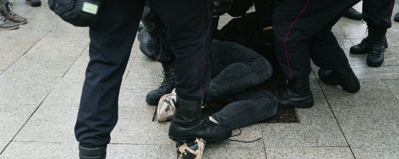 Во время зимних протестов 2021 года полицейские избивали журналистов. Эти случаи до сих пор не расследованы
